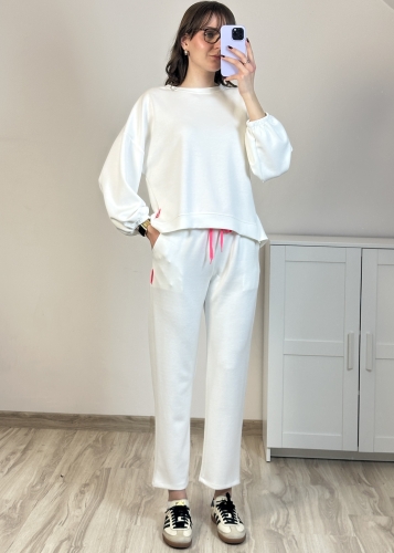 miękki komplet dresowy damski jasny elegancki casual komplet damski wygodny miękki materiał outfit