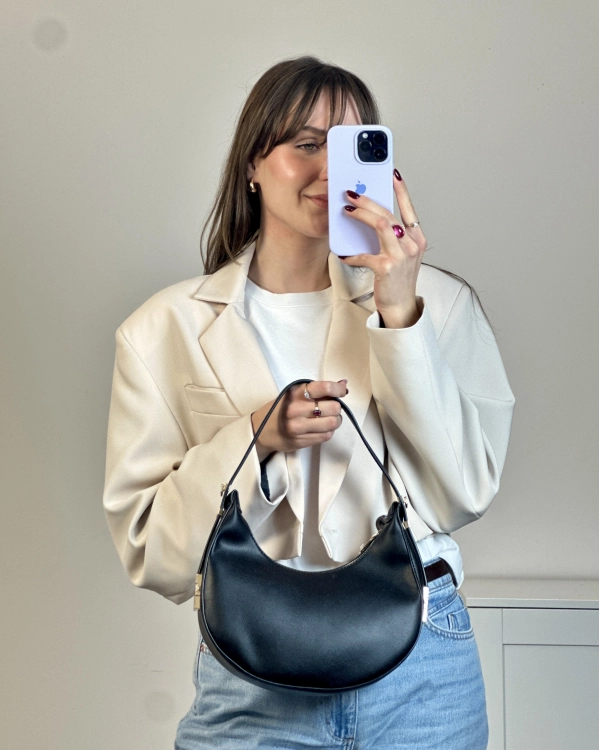 czarna torebka elegancka na ramię półokrągła modna torebka klasyczna złote detale torebka czarna półokrągła na ramię elegancka mała torebka styl miejski klasyczny
