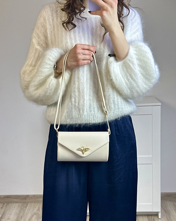 mała kopertówka damska kremowa złota pszczoła kopertówka beżowa z ozdobną złotą pszczołą elegancka mini kopertówka na wesele komunię krem