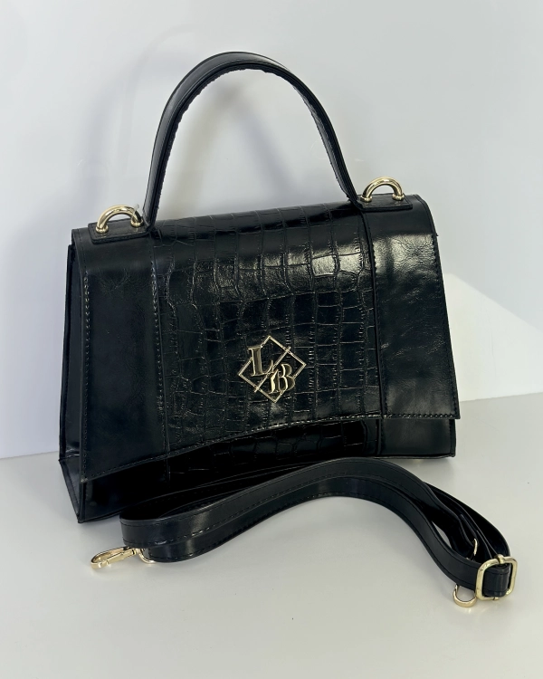 torebka czarna z fakturą krokodyla elegancka torebka kuferek czarna klasyczna elegancka