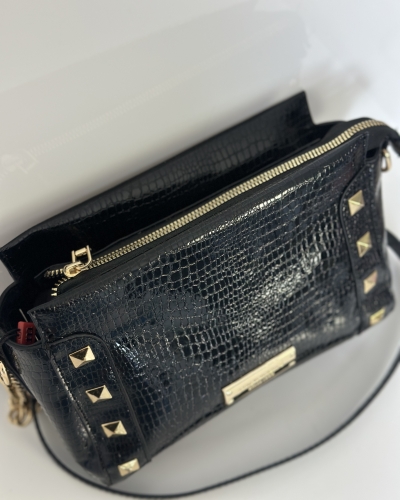 torebka czarna crossbody z nitami czarna torebka modna z nitami torebka czarna styl elegancki z charakterem