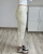 spodnie mom fit na co dzień spodnie kremowe stylizacja spodnie mom fit modne
