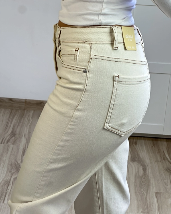 spodnie mom fit eleganckie casual spodnie kremowe modne stylizacje spodnie mom fit kobiece