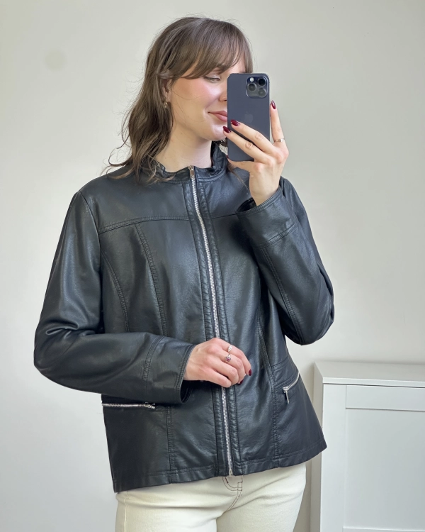kurtka skórzana damska klasyczna minimalistyczna stylizacja kurtka damska przejściowa elegancka casual stylizacja
