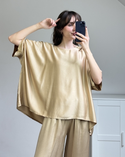 satynowa bluzka damska luźny fason premium stylizacja bluzka damska oversize elegancka do spodni i spódnicy stylizacja
