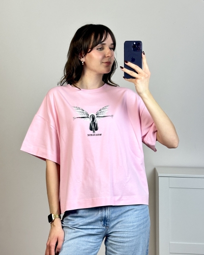 czarny t-shirt damski z nadrukiem anioła, polska produkcja koszulka damska z krótkim rękawem i minimalistycznym nadrukiem anioła