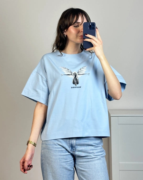 t-shirt damski błękitny basic z nadrukiem anioła, wygodny fason na co dzień koszulka damska błękitna z bawełny z subtelnym nadrukiem anioła, polska marka