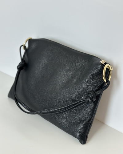 Czarna torebka skórzana A5 z odpinanym paskiem złote okucia elegancka minimalistyczna Torebka czarna ze skóry naturalnej średnia na ramię i crossbody klasyczny fason