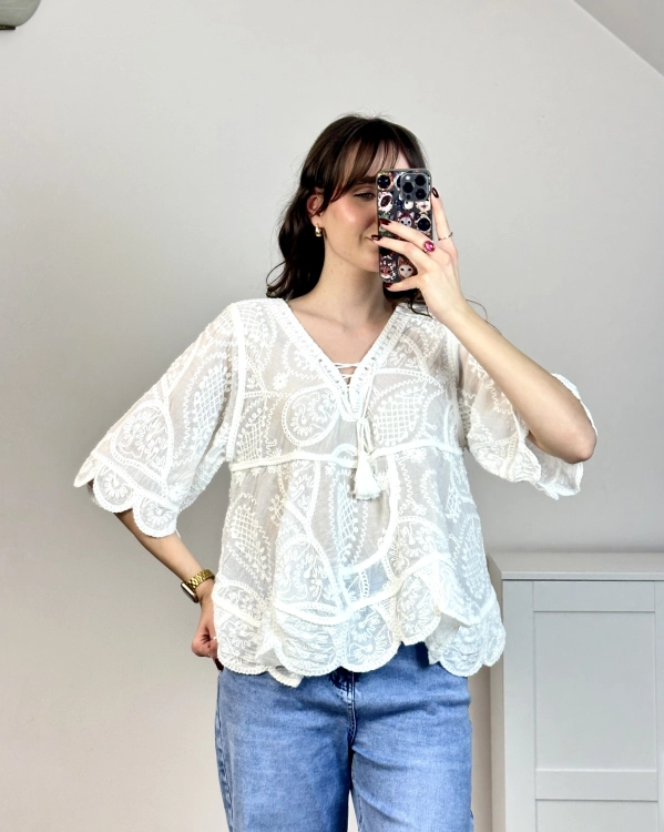 Bawełniana bluzka boho haftowana ecru luźny fason styl letni