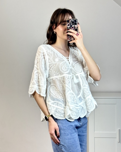 Bluzka bawełniana z haftem oversize maskująca brzuch styl casual