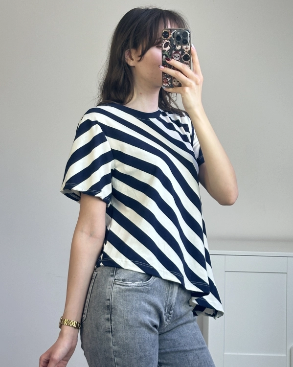 Casualowa bluzka damska w paski do jeansów Wygodny t-shirt damski z krótkim rękawem i luźnym krojem