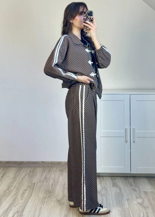 Wiskozowa bluza damska o swobodnym kroju Bluza damska w groszki do codziennych stylizacji