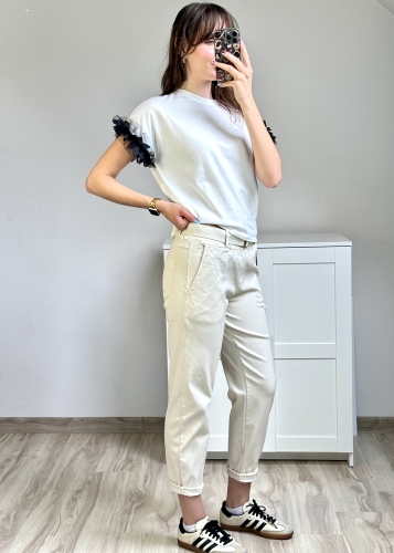 Bawełniane spodnie damskie beżowe do eleganckich stylizacji Wygodne beżowe spodnie z podwiniętą nogawką