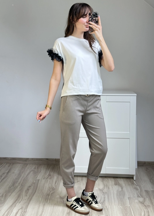 Spodnie damskie fango z paskiem – elegancki casual na każdą okazję Bawełniane spodnie fango o prostym kroju i wygodnym fasonie