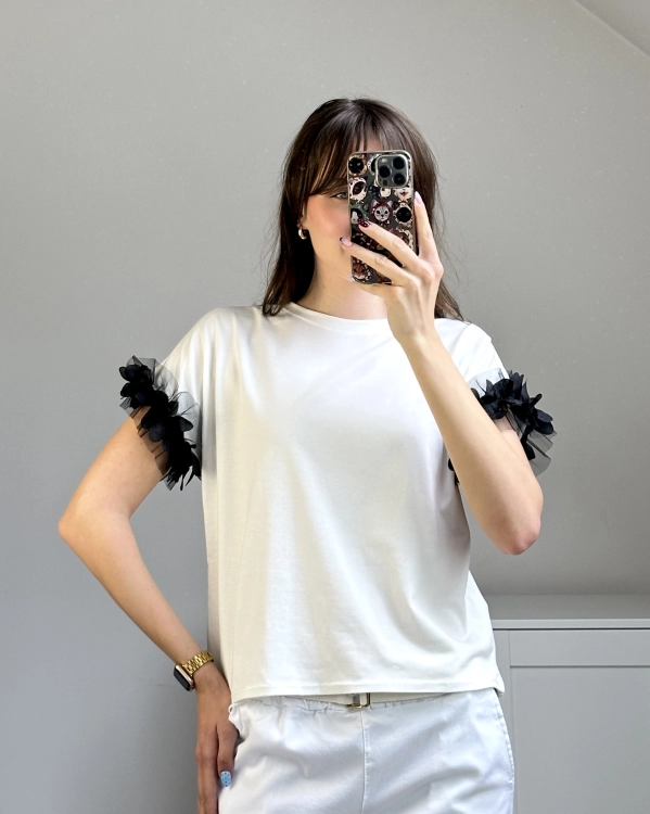 Bawełniany T-shirt z tiulowymi rękawami damski Elegancki T-shirt damski z ozdobnym tiulem przy rękawach