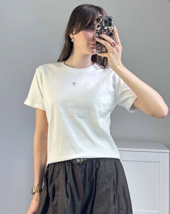 bawełniana biała koszulka tshirt z małym serduszkiem