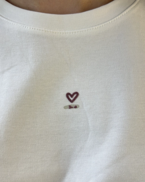 koszulka z krótkim rękawem tshirt z bawełny z minimalistycznym nadrukiem serca