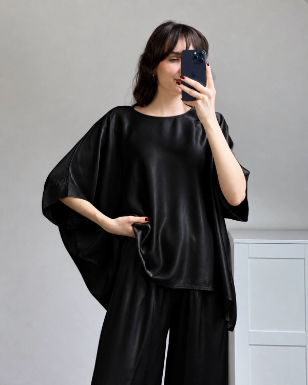 Czarna satynowa bluzka damska oversize z wiskozy Elegancka czarna bluzka satynowa oversize damska