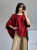 Elegancka bordowa bluzka satynowa z wiskozy oversize Bordowa bluzka z wiskozy z satynowym połyskiem i szerokim rękawem