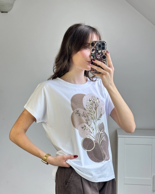 Biała bluzka damska z eleganckim printem