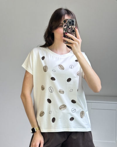 Bawełniany t-shirt Coffee ecru z motywem ziaren kawy T-shirt damski ecru z printem kawowych ziaren
