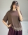 Elegancka bluzka brązowa z koronkowym dołem Bluzka oversize z ozdobną koronką