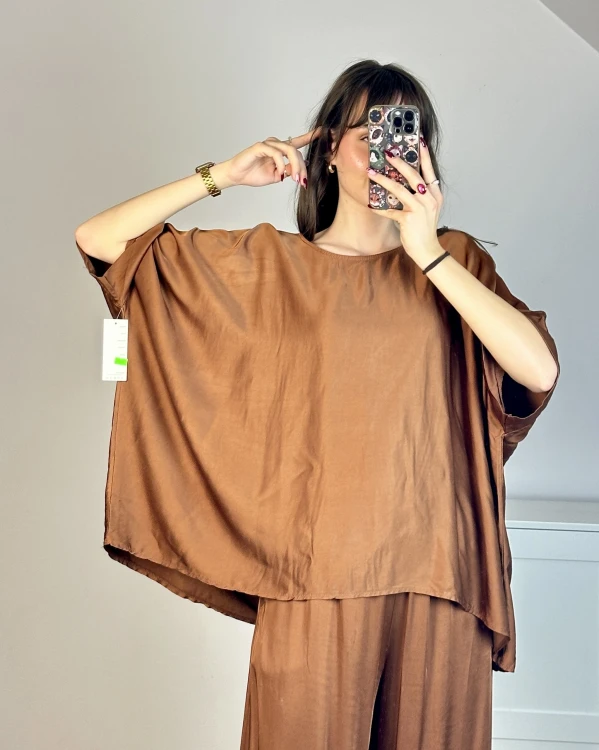 Lekka bluzka satynowa oversize na co dzień i na wyjścia