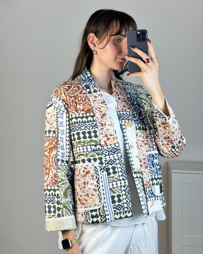 Pikowana kurtka z kieszeniami w stylu boho
