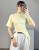 Żółty t-shirt bawełniany podkreślający talię damski Bawełniany żółty t-shirt z dopasowanym krojem