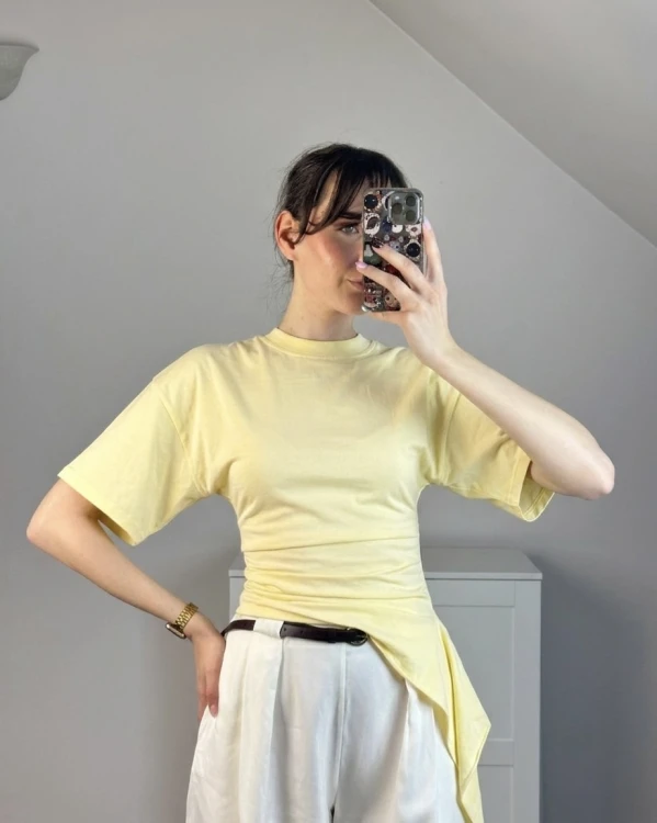Żółty bawełniany t-shirt z krótkim rękawem T-shirt bawełniany damski żółty podkreślający figurę