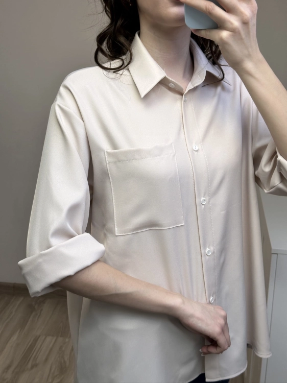 Koszula oversize ecru elegancka polska marka zbliżenie na mankiet