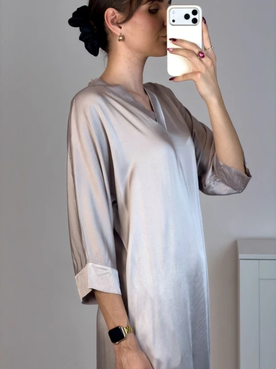 Elegancka sukienka satynowa z wiskozy fango