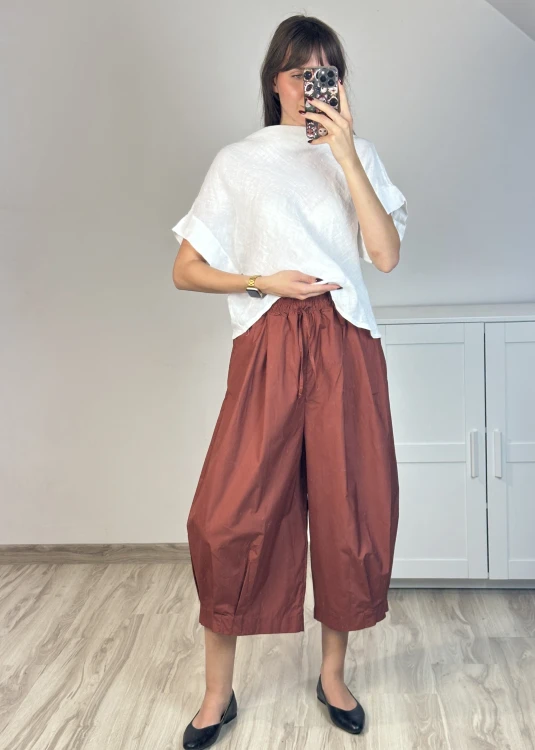 Ceglane spodnie culotte z bawełny