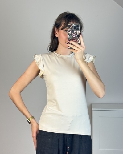Wiskozowy t-shirt z falbanką na ramionach beż damski