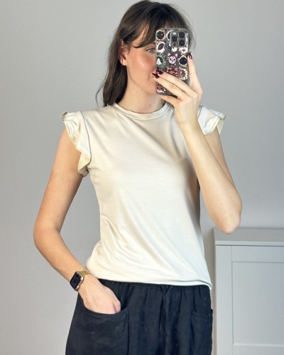 Beżowy t-shirt wiskozowy z falbankami