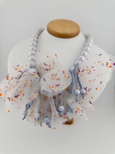 naszyjnik damski szaro błękitny, elegancka biżuteria, modny naszyjnik