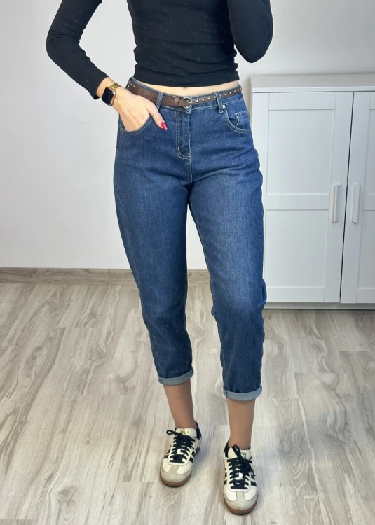 Jeansy z wysokim stanem mom fit