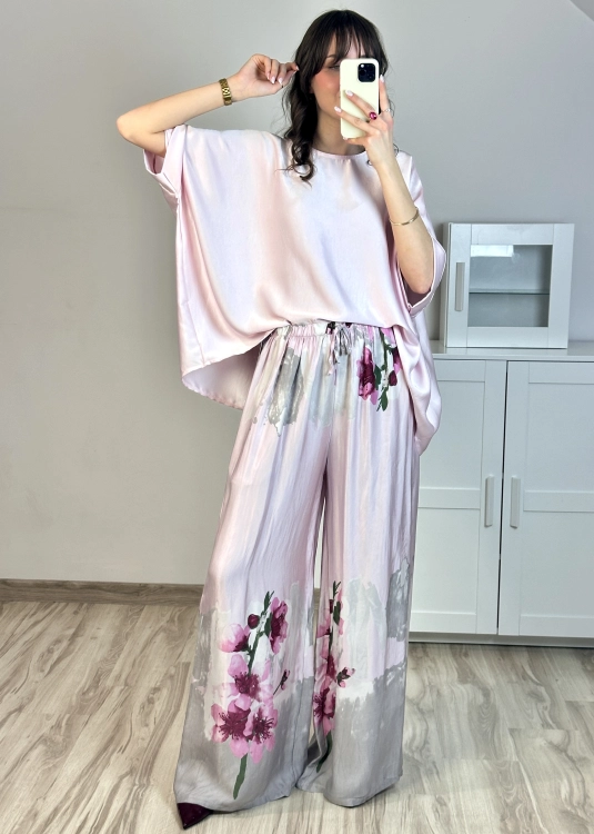 satynowa bluzka damska róż wiskoza luźny krój styl elegancki casual outfit damski