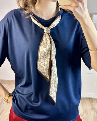 t shirt damski elegancki z apaszką modna bluzka damska styl casual chic outfit