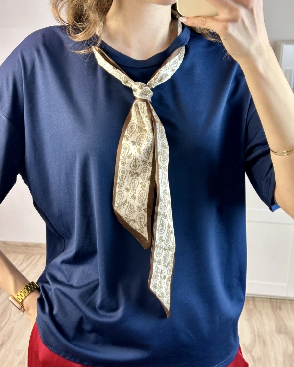 t shirt damski elegancki z apaszką modna bluzka damska styl casual chic outfit