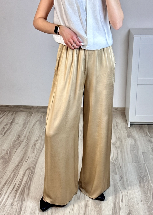 eleganckie spodnie beżowe satynowe styl minimalistyczny