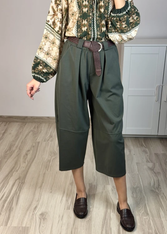 Modne spodnie culotte z wysokim stanem butelkowa zieleń