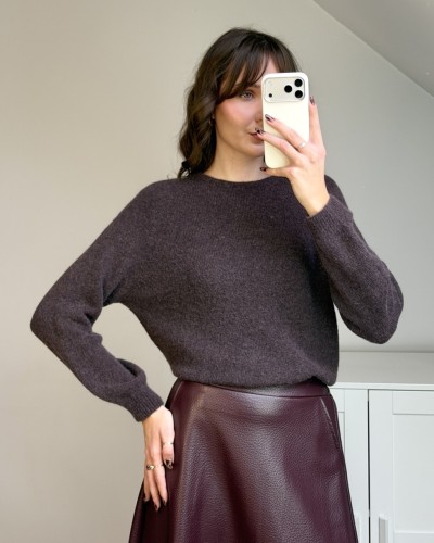 Brązowy sweter z alpaką Suri i okrągłym dekoltem