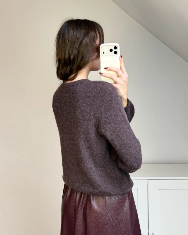 Brązowy sweter z alpaki Suri z długim rękawem