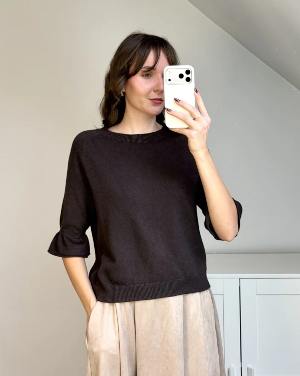 Brązowy sweter damski z wiskozą i okrągłym dekoltem