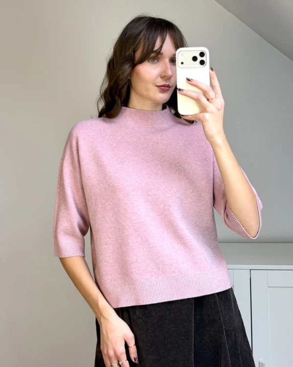 różowy sweter z wiskozą o pudełkowym kroju