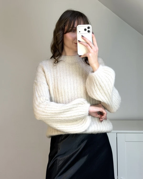 beżowy sweter z moherem i wełną