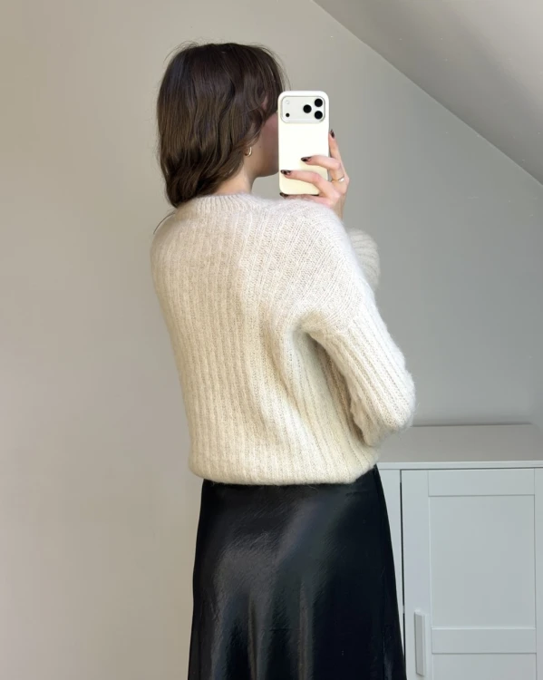 puszysty beżowy sweter z moherem
