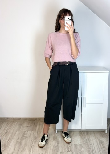 Czarne spodnie culotte z paskiem