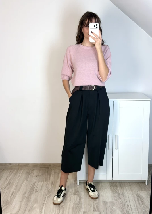 Czarne spodnie culotte z paskiem